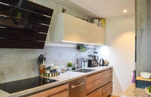 Refrigerador, microondas, parrilla de estufa y lavavajillas 
