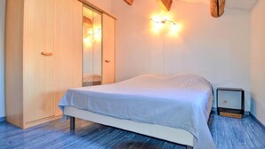 A bedroom with a bed, a wardrobe, and a bedside table. - Beautiful home in Laudun-L'Ardoise with WiFi (Laudun-L'Ardoise)