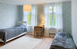 4 bedrooms, travel cot, free WiFi, bed sheets