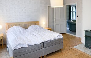 4 bedrooms, travel cot, free WiFi, bed sheets - 4 bedroom stunning home in ödeshög (Ödeshög)