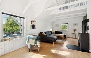 Een smart-tv en een open haard