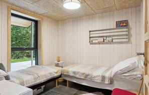 4 bedrooms, iron/ironing board, travel cot, free WiFi