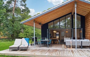 Outdoor dining - Gorgeous home in Højby with sauna (Højby)