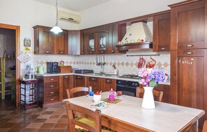Fridge, stovetop, coffee/tea maker, cookware/dishes/utensils