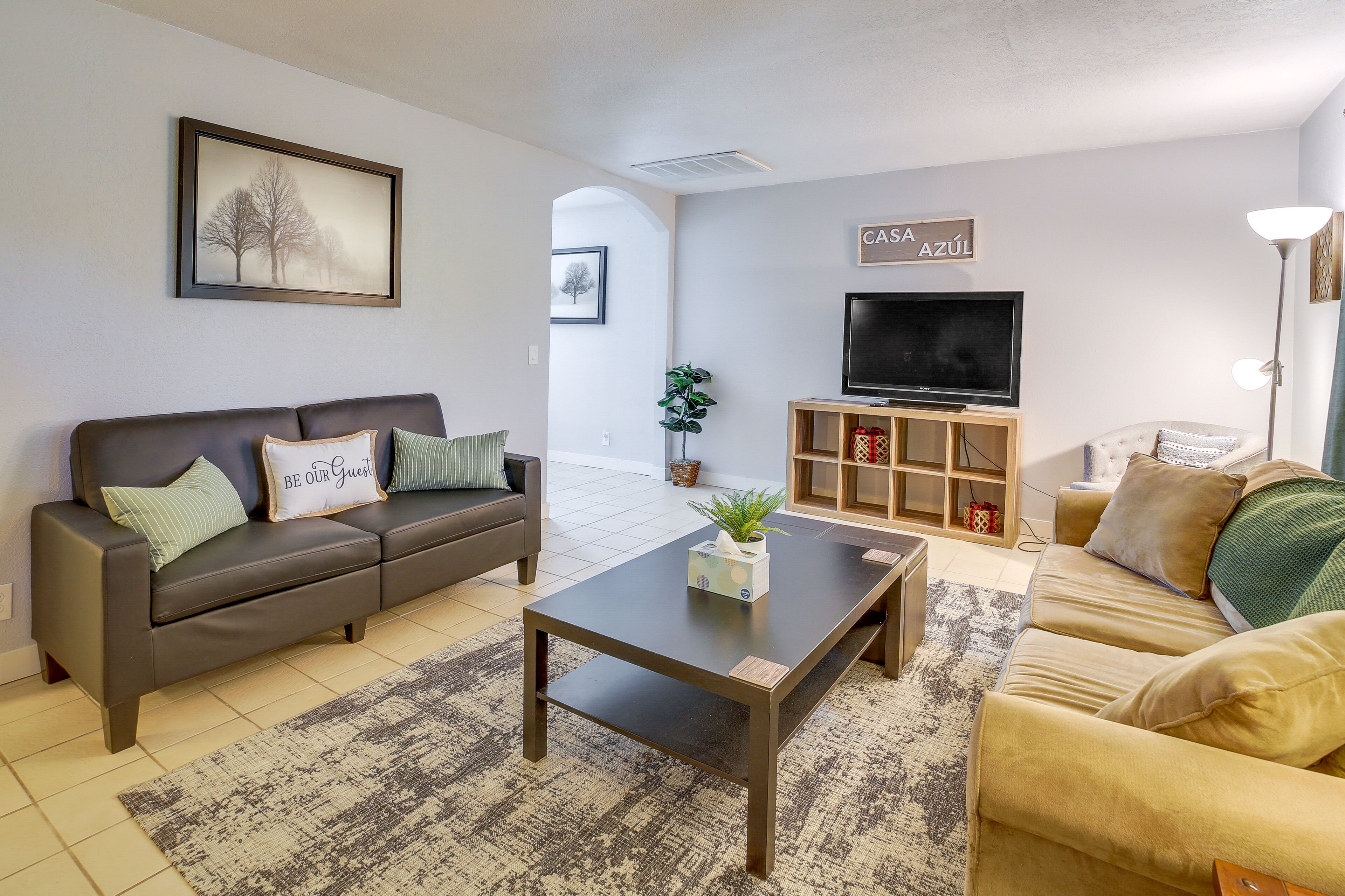 Cozy Cottonwood Home w/ Covered Patio & Gas Grill!