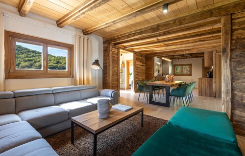 Beautiful home in Barlete with WiFi