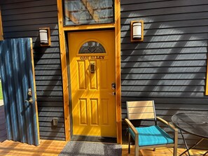 Exterior detail - OAK ALLEY High End, Huge Kitchen, Private, Locked Patio. EV charging available. (Port Angeles)