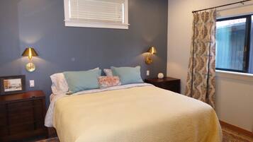 1 bedroom, desk, free WiFi, bed sheets