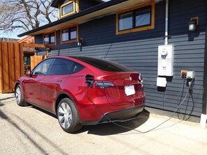 Property grounds - OAK ALLEY High End, Huge Kitchen, Private, Locked Patio. EV charging available. (Port Angeles)