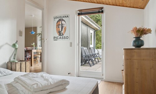 Awesome home in Glesborg with WiFi