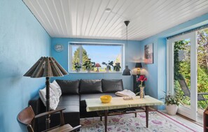 TV - 2 bedroom amazing apartment in Allinge (Allinge)