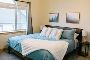 3 bedrooms, desk, iron/ironing board, travel cot