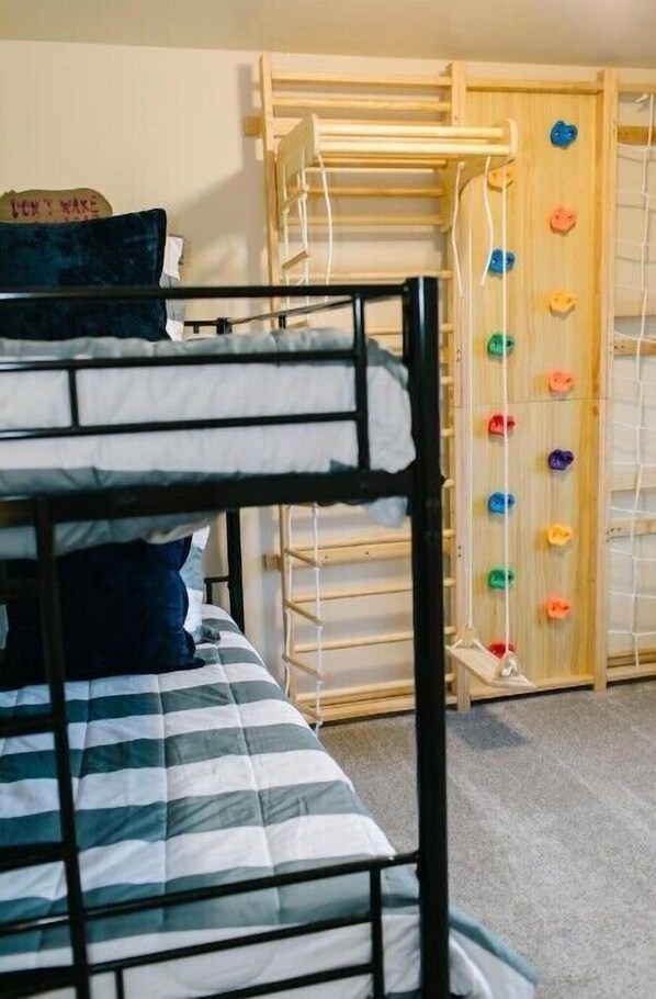 3 bedrooms, desk, iron/ironing board, travel cot