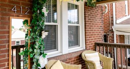 Vintage inspired 2 bdr home in Pittsburgh near city views