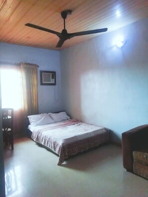 1 habitación y ropa de cama