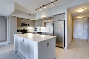 Deluxe Apartment | Private kitchen - Fantastic Condo Crystal City Rooftop (Arlington)