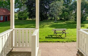 Outdoor dining - 6 bedroom gorgeous home in Tranås (Tranås)