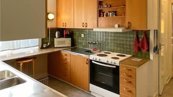 Geladeira, cooktop, lava-louças, cafeteira/chaleira