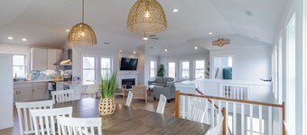 🏖️1 min to Beach!🏊‍♂️Heated pool included; Hot Tub; Pets; Ocean Views; Arcade!