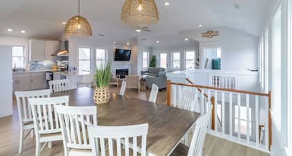 🏖️1 min to Beach!🏊♂️Heated pool included; Hot Tub; Pets; Ocean Views; Arcade!