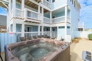 Terrace/patio - 🏖️1 min to beach access!🏊‍♂️Heated pool, hot tub, pets, ocean views, arcade! (Nags Head)