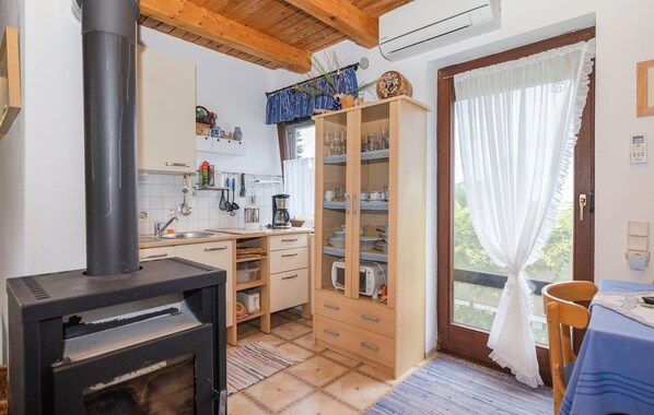 Fridge, stovetop, coffee/tea maker