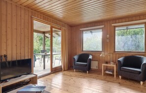TV - Stunning home in Vejby with kitchen (Vejby)