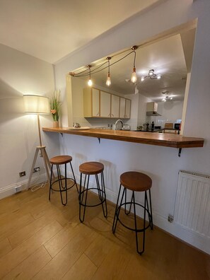 Apartment, Multiple Beds | Private kitchen | Fridge, microwave, oven, stovetop