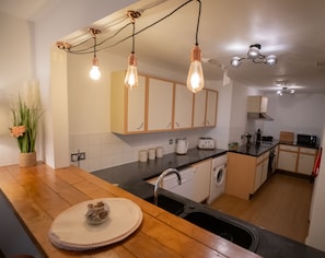Apartment, Multiple Beds | Private kitchen | Fridge, microwave, oven, stovetop