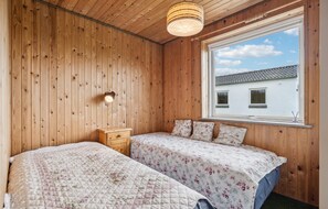 3 bedrooms, travel crib, free WiFi