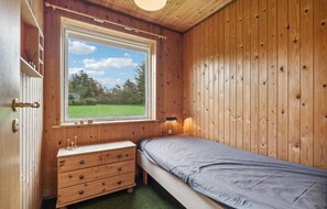 3 bedrooms, travel cot, free WiFi