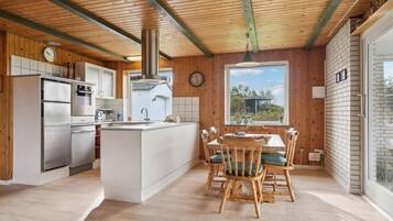 Refrigerador, placa de cocina, lavavajillas, cafetera/tetera