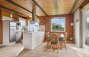 Kühlschrank, Mikrowelle, Herdplatte, Geschirrspüler