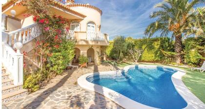 Double villa for 1-2 families or small groups with individual architecture