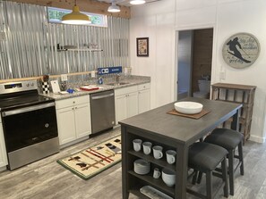 Private kitchen - Close to Attitash, Hiking, Rivers, Storyland, Santa's Village and More!.  (Bartlett)