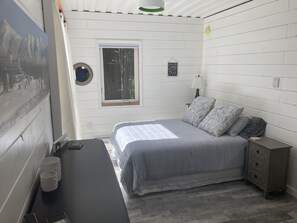 3 bedrooms, WiFi, bed sheets - Close to Attitash, Hiking, Rivers, Storyland, Santa's Village and More!.  (Bartlett)