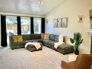 Smart TV, fireplace, table tennis