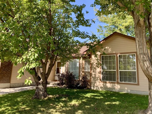 Eagle’s Treasure ~ Games, Comfort, & Great Location for the perfect stay!