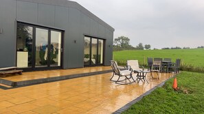 House | Outdoor dining - Beautiful 3-bed Barn in Uttoxeter (Uttoxeter)