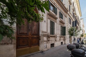 Exterior detail - MM Ottaviano - Duplex Risorgimento Apartment (Roma)