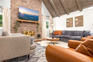 Smart TV - Secluded Chic Design: 15min AVL-GameRm-Sauna-HotTub (Alexander)