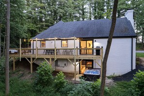 Terrace/patio - Secluded Chic Design: 15min AVL-GameRm-Sauna-HotTub (Alexander)