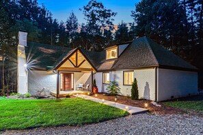 Exterior - Secluded Chic Design: 15min AVL-GameRm-Sauna-HotTub (Alexander)