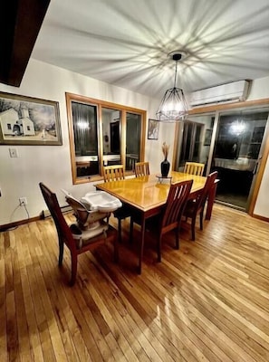 Dining - Retreat to Jackson's Ridge and enjoy the Poconos! (East Stroudsburg)