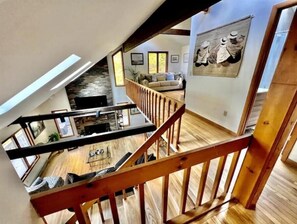 Smart TV, fireplace, video games - Retreat to Jackson's Ridge and enjoy the Poconos! (East Stroudsburg)