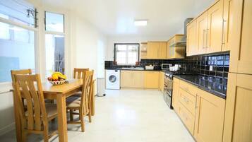 House | Private kitchen | Fridge, microwave, oven, stovetop