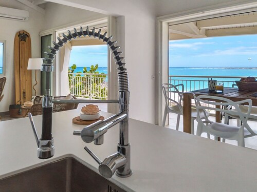 Wonderful 2 room Duplex right on the beach with frontal sea views in Orient Bay