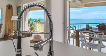 Wonderful 2 room Duplex right on the beach with frontal sea views in Orient Bay