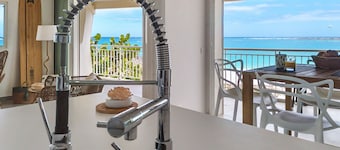 Wonderful 2 room Duplex right on the beach with frontal sea views in Orient Bay