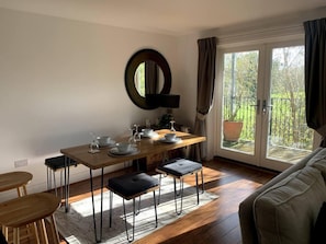Apartment | Dining
